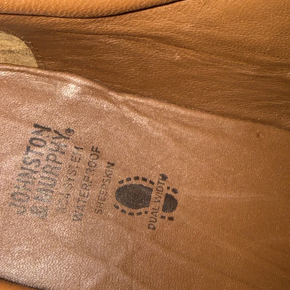 Johnston & Murphy XC4  Sheepskin Waterproof Mens Size 12M